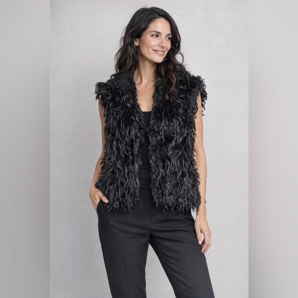 OKY Spain ISAMU Textured Fringe Feather Effect Vest Black Avant Garde EU 34 NWT